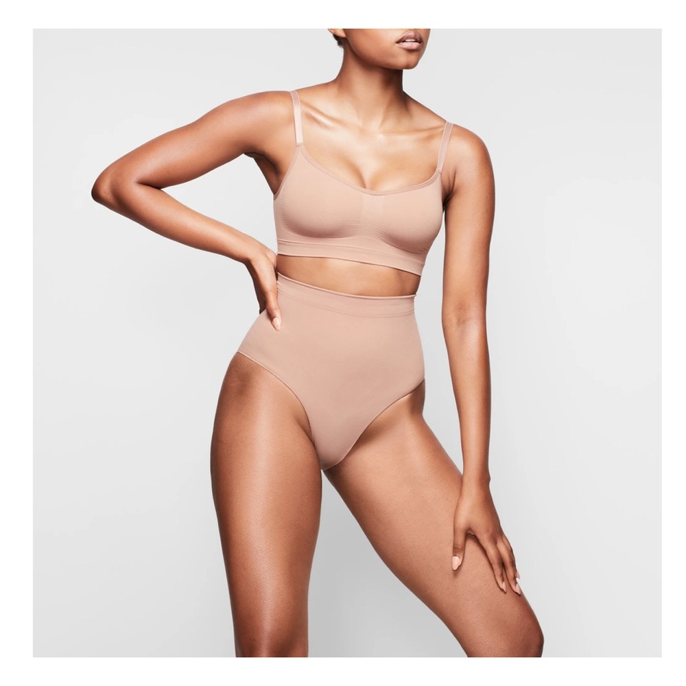 NEW - SKIMS SCULPTING MID WAIST BRIEF - Sienna